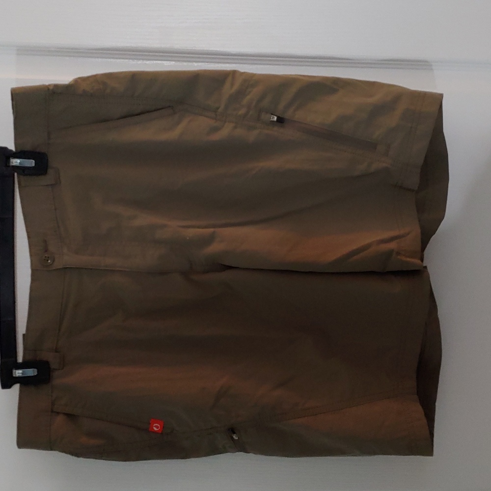 Men's Hiking Shorts, dark green, Water Repellent, UPF 50. Sz L. NWT